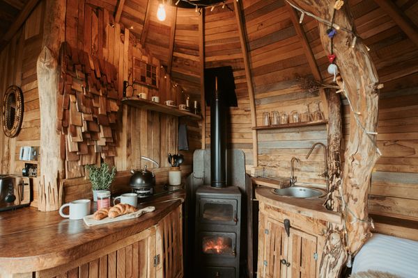 Introducing the Latest Hideaway to the Unique Hideaways Collection, Elfie, a Hand-Crafted Hideaway in the Shropshire Hills 9 Introducing the Latest Hideaway to the Unique Hideaways Collection, Elfie, a Hand-Crafted Hideaway in the Shropshire Hills 4