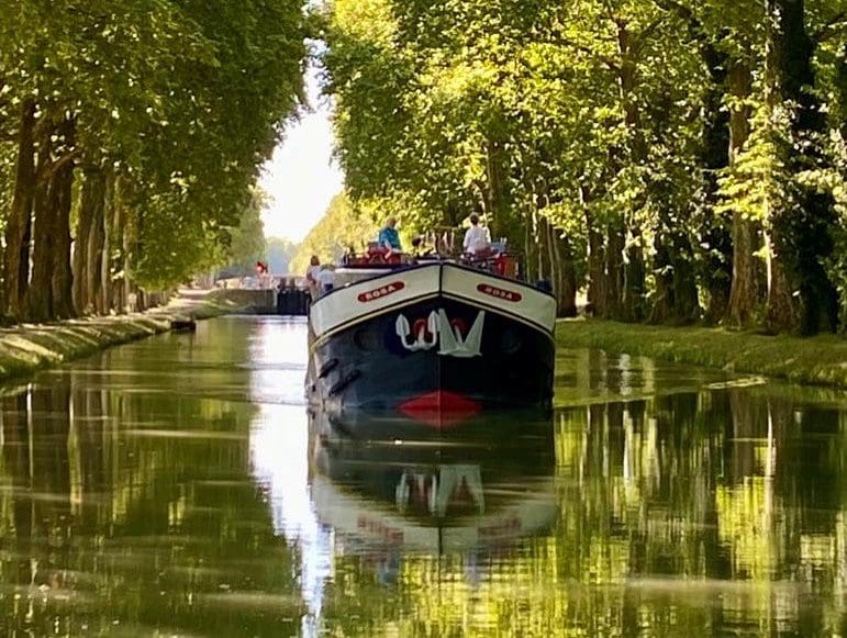 GOOD FOOD, FINE WINE AND TALL SHIPS – COMBINING A EUROPEAN WATERWAYS CRUISE WITH VISIT TO ANNUAL BORDEAUX WINE FESTIVAL, JUNE 22 - 25 7 GOOD FOOD, FINE WINE AND TALL SHIPS – COMBINING A EUROPEAN WATERWAYS CRUISE WITH VISIT TO ANNUAL BORDEAUX WINE FESTIVAL, JUNE 22 - 25 7
