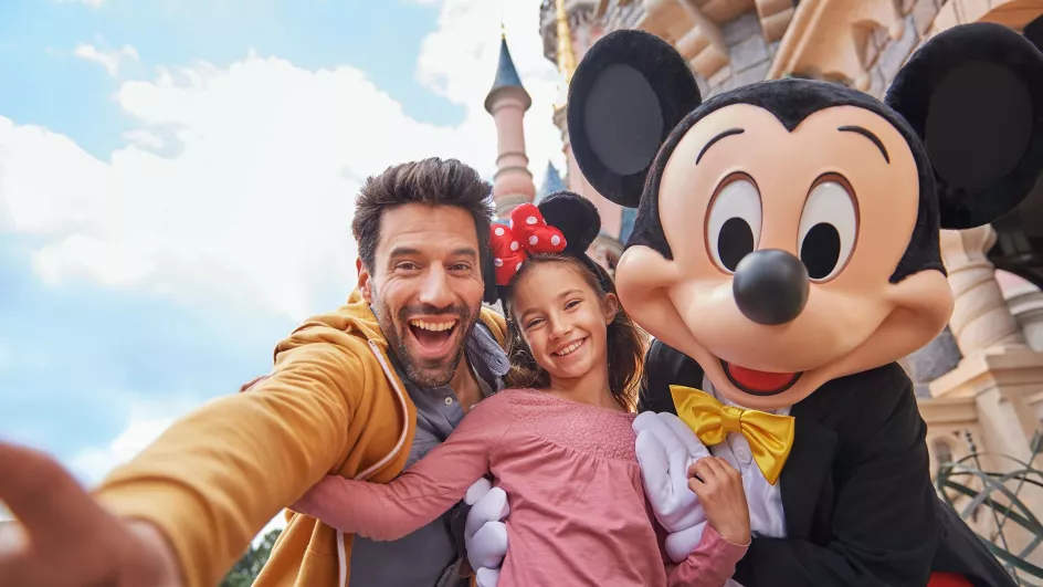 “Extra magic time” and character meet and greets - travel experts reveal the BEST hotel to book at Disneyland Paris   5