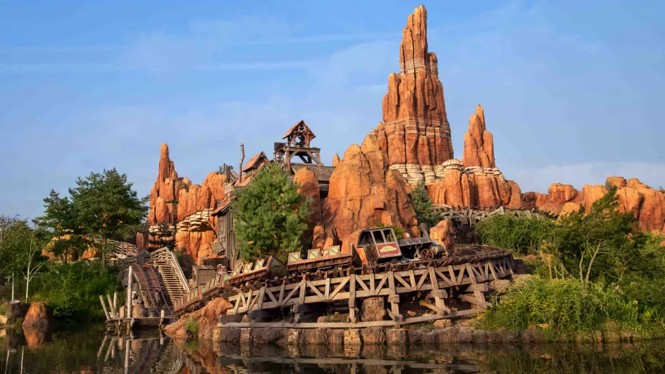 “Extra magic time” and character meet and greets - travel experts reveal the BEST hotel to book at Disneyland Paris   7