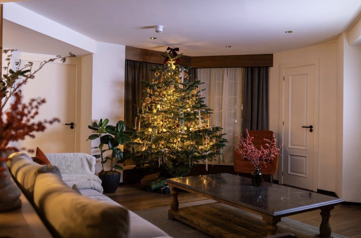 Meliá White House Reveals Festive Floral Suite This Christmas  1