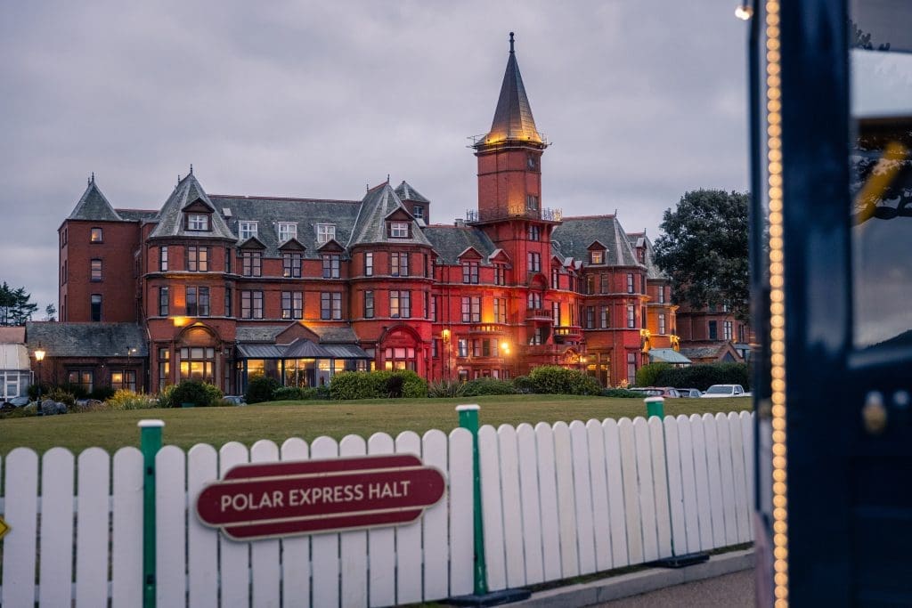 CHRISTMAS AT THE SLIEVE DONARD MARINE HOTELS 10 CHRISTMAS AT THE SLIEVE DONARD MARINE HOTELS 10