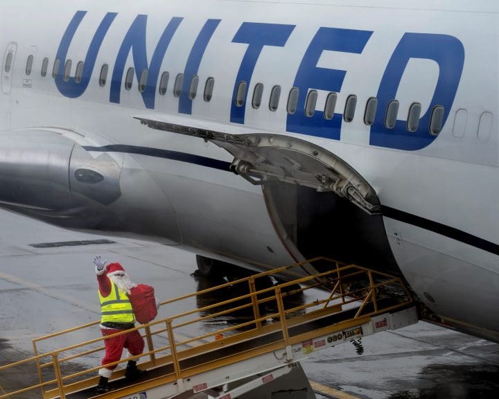 United Airlines’ U.K. Fantasy Flight Supports Children from Honeypot to meet Santa at the ‘North Pole’  9