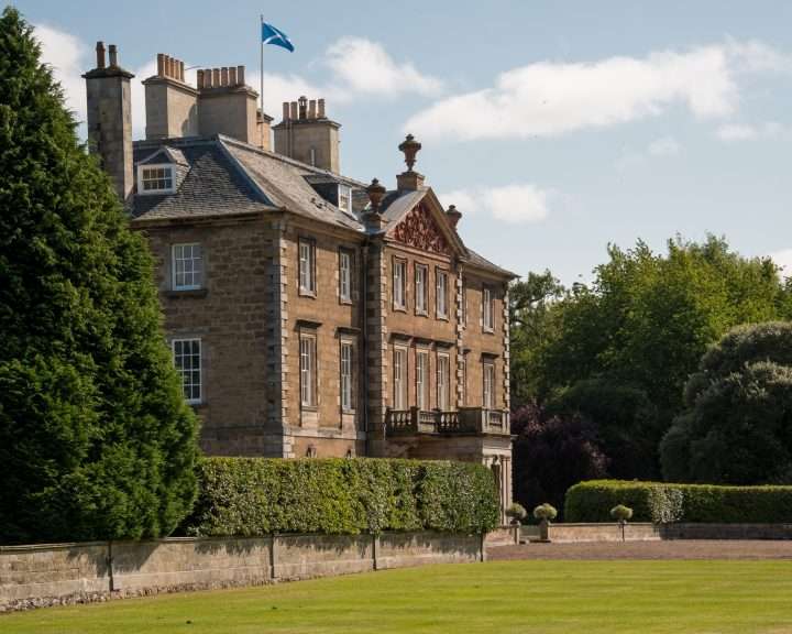 The finest country houses, gardens and experiences 1