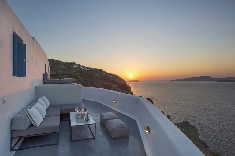 WHAT’S HOT IN GREECE THIS YEAR