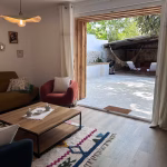 Spacious living room at the Lamothe-Montravel Gîte