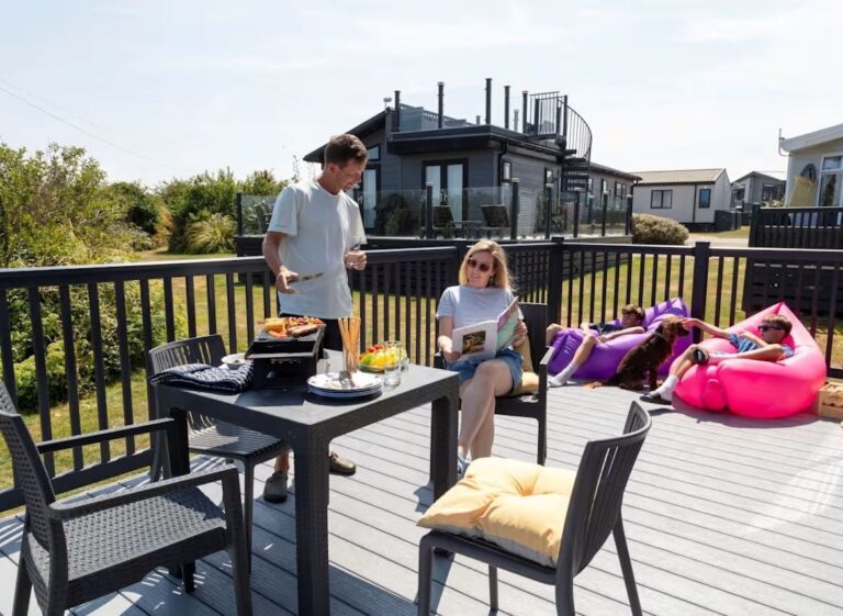 7 in 10 holiday-home owners report a 'digital detox' for their kids